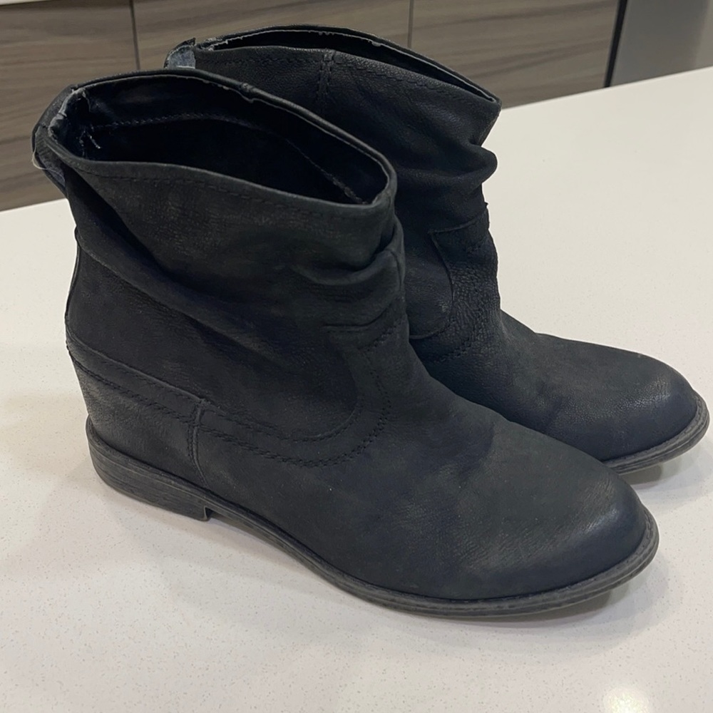ALDO Black Slouchy LeatherDesert Boots 8M